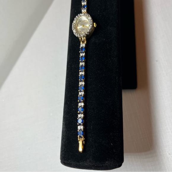 HMI Gold-tone ladies' watch quartz movement & bracelet clear & blue stones - Picture 6 of 12